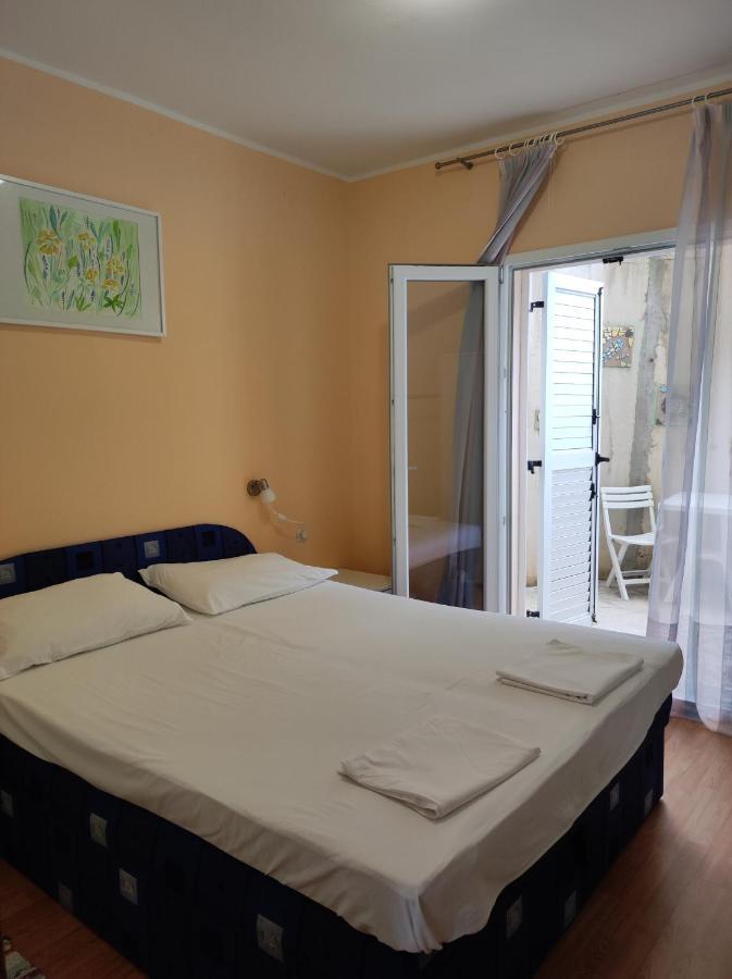 Apartments Andelina Паг Екстериор снимка