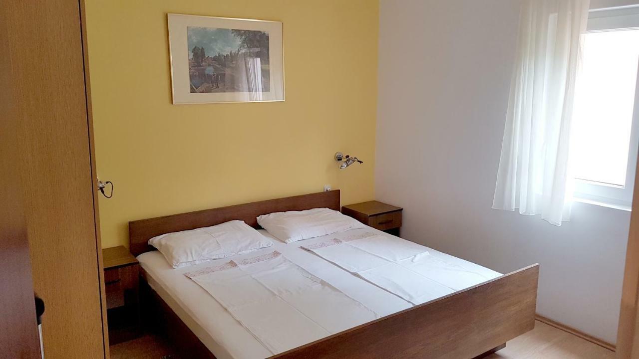 Apartments Andelina Паг Екстериор снимка