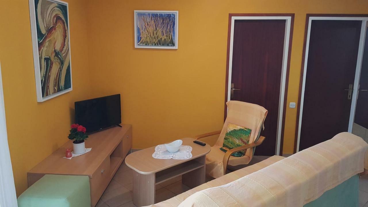 Apartments Andelina Паг Екстериор снимка
